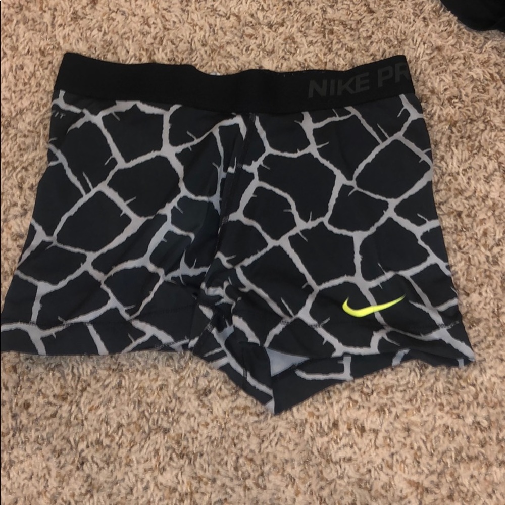 Nike pro